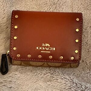 Coach Sm Trifold Wallet in Colorblock Signature Khaki Terracotta Canvas w/Rivets